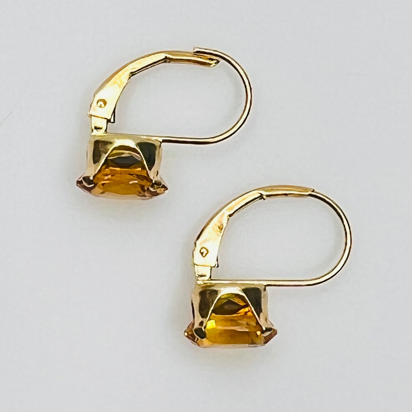 Side view 14K gold citrine earrings leverback closure detail
