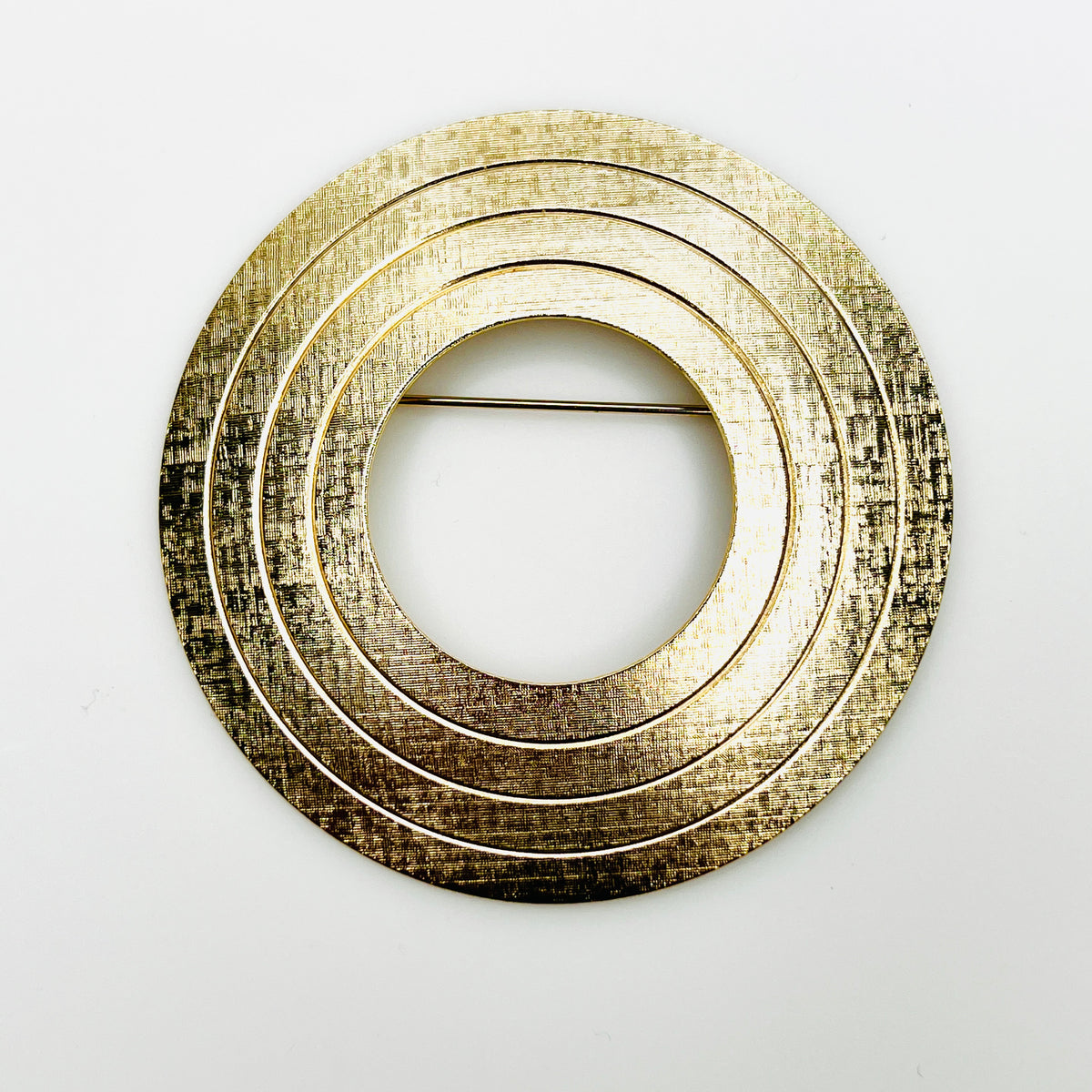 Vintage 1950s large textured gold tone concentric circle brooch with open center