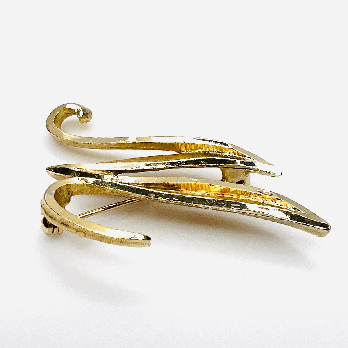 Side view of vintage Mamselle gold tone initial brooch showing dimensional construction
