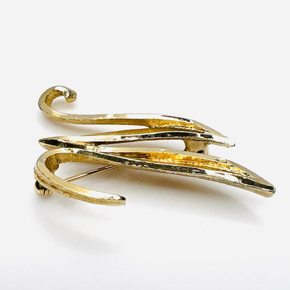 Side view of vintage Mamselle gold tone initial brooch showing dimensional construction