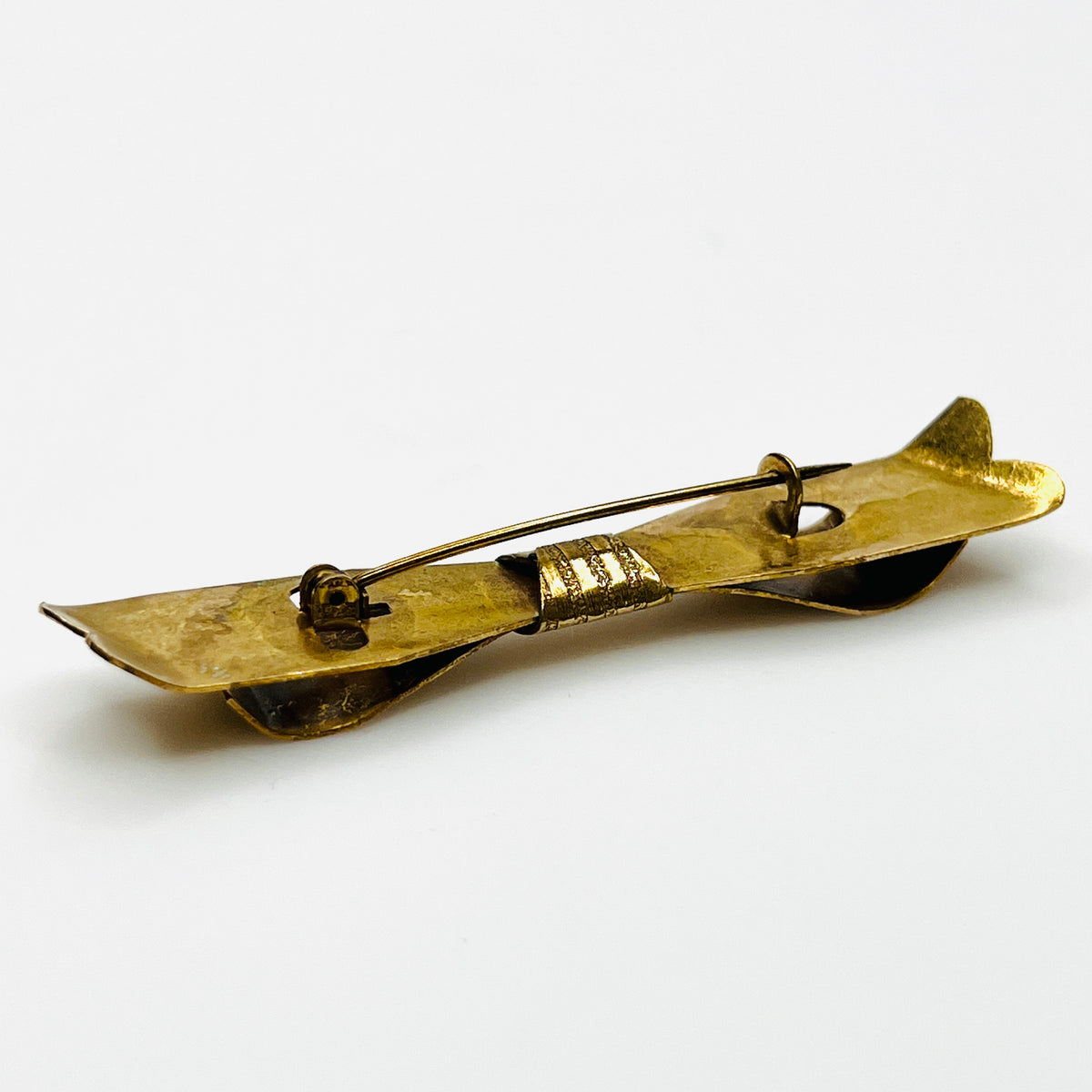 Reverse Side view of 1950s textured gold-tone bow pin showing layered ribbon loops and dimensional construction