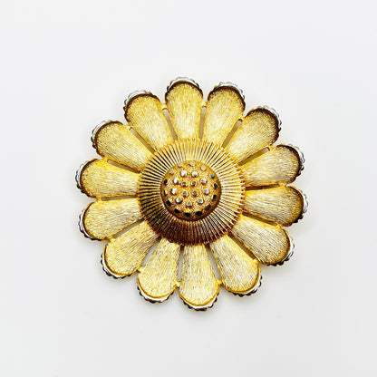 Vintage 1960s Sarah Coventry large gold tone textured daisy flower brooch