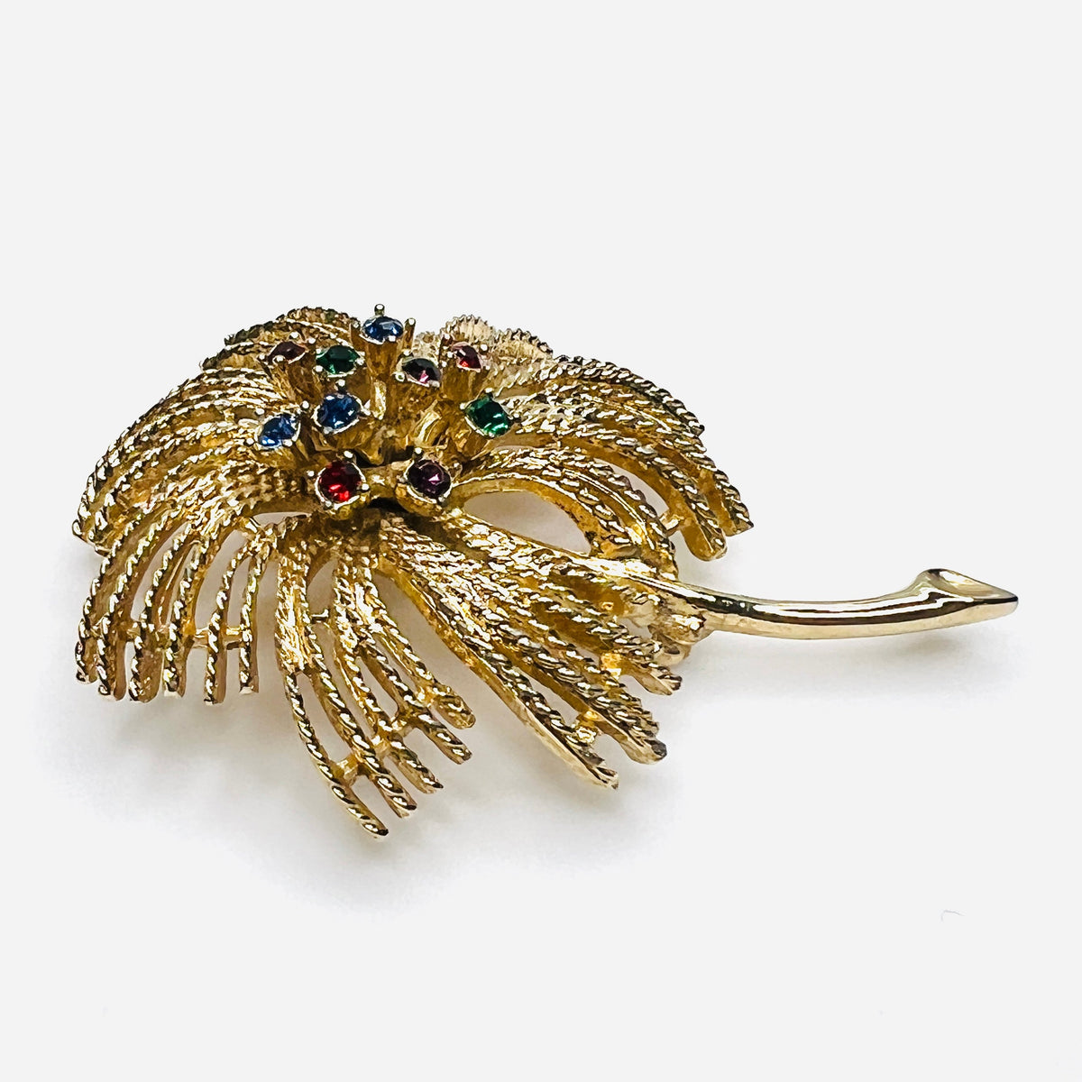 Side view of 1960s Sarah Coventry brooch showing dimensional textured gold-tone fronds