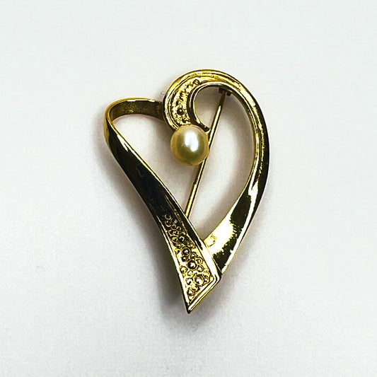 Vintage 1970s sterling silver vermeil heart brooch with asymmetrical gold ribbon design, textured accents and genuine cultured pearl.