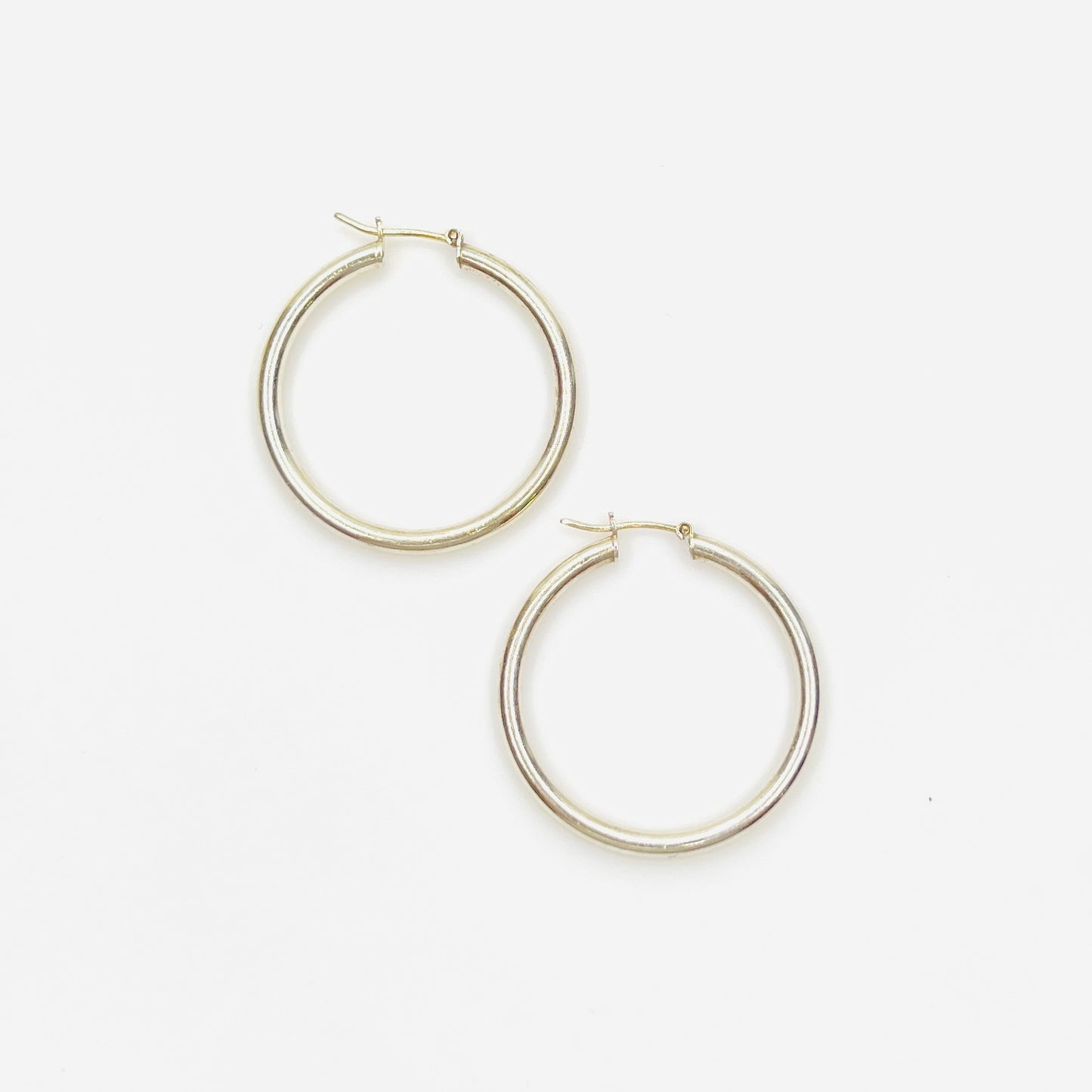 Vintage Italy 925 sterling silver hoop earrings with classic tubular design