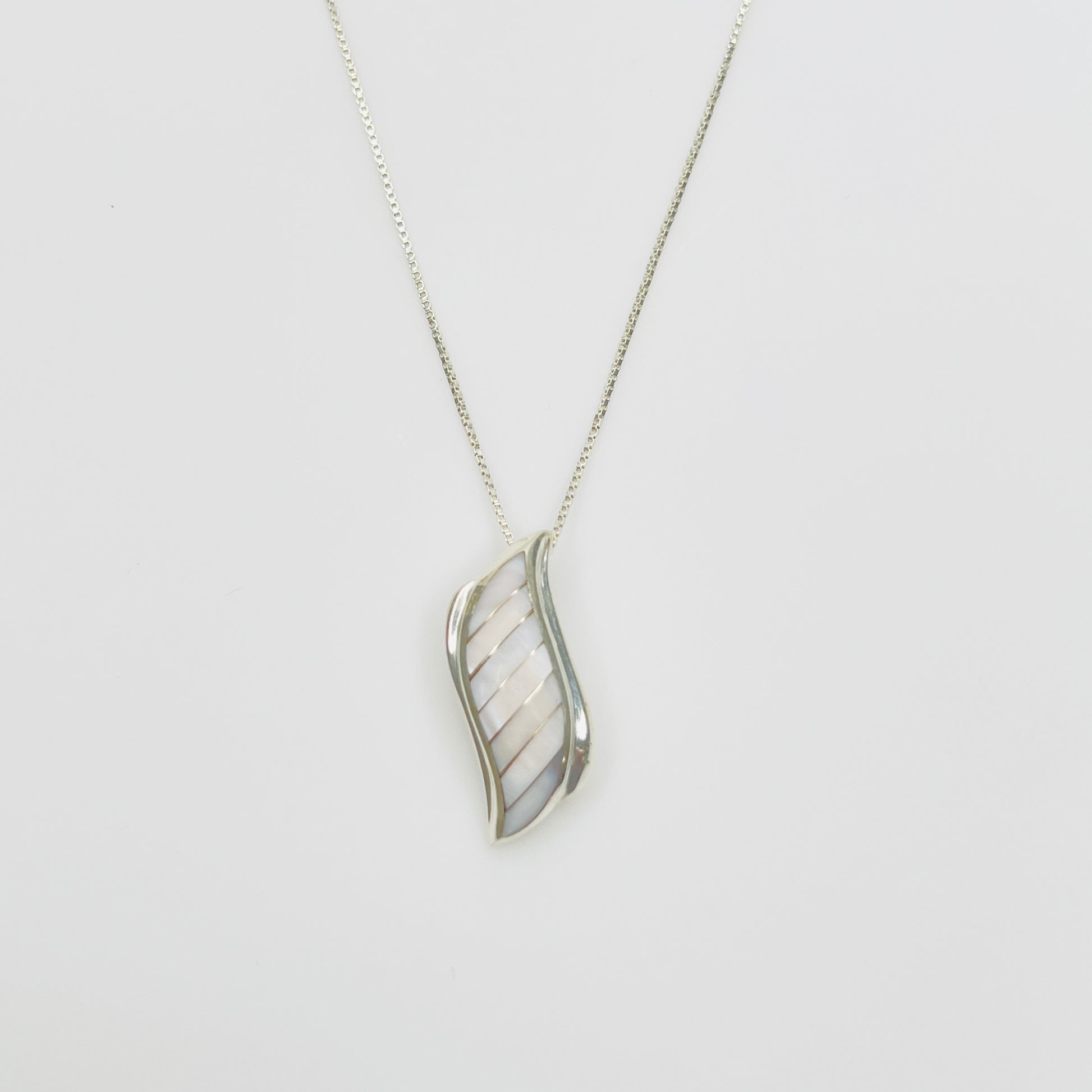 Sterling silver mother of pearl wave pendant necklace vintage