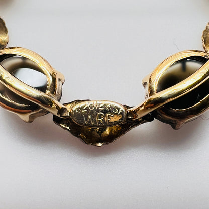 Close-up WRE hallmark 1/20 12K GF vintage brooch