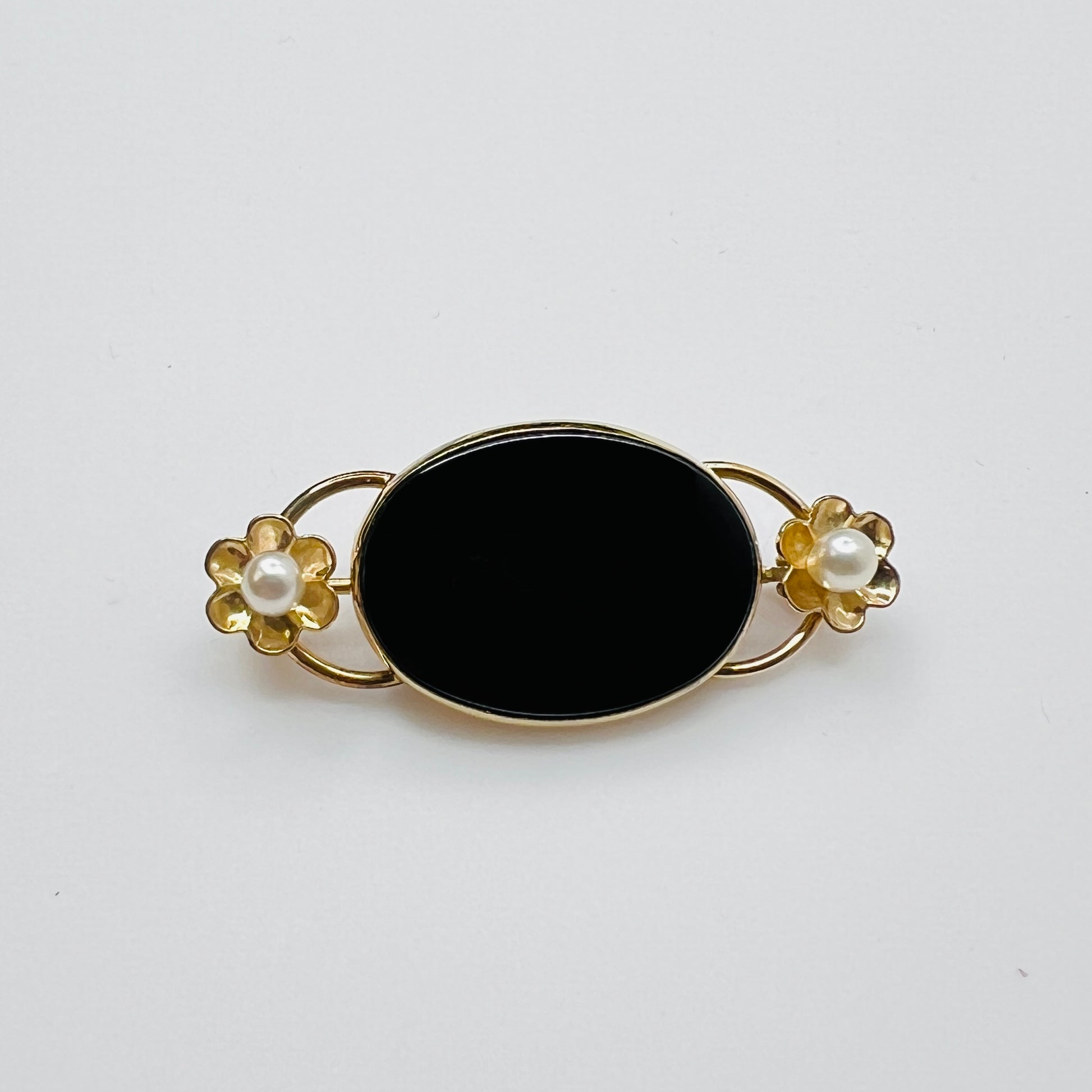 Vintage WRE gold filled onyx pearl brooch oval center