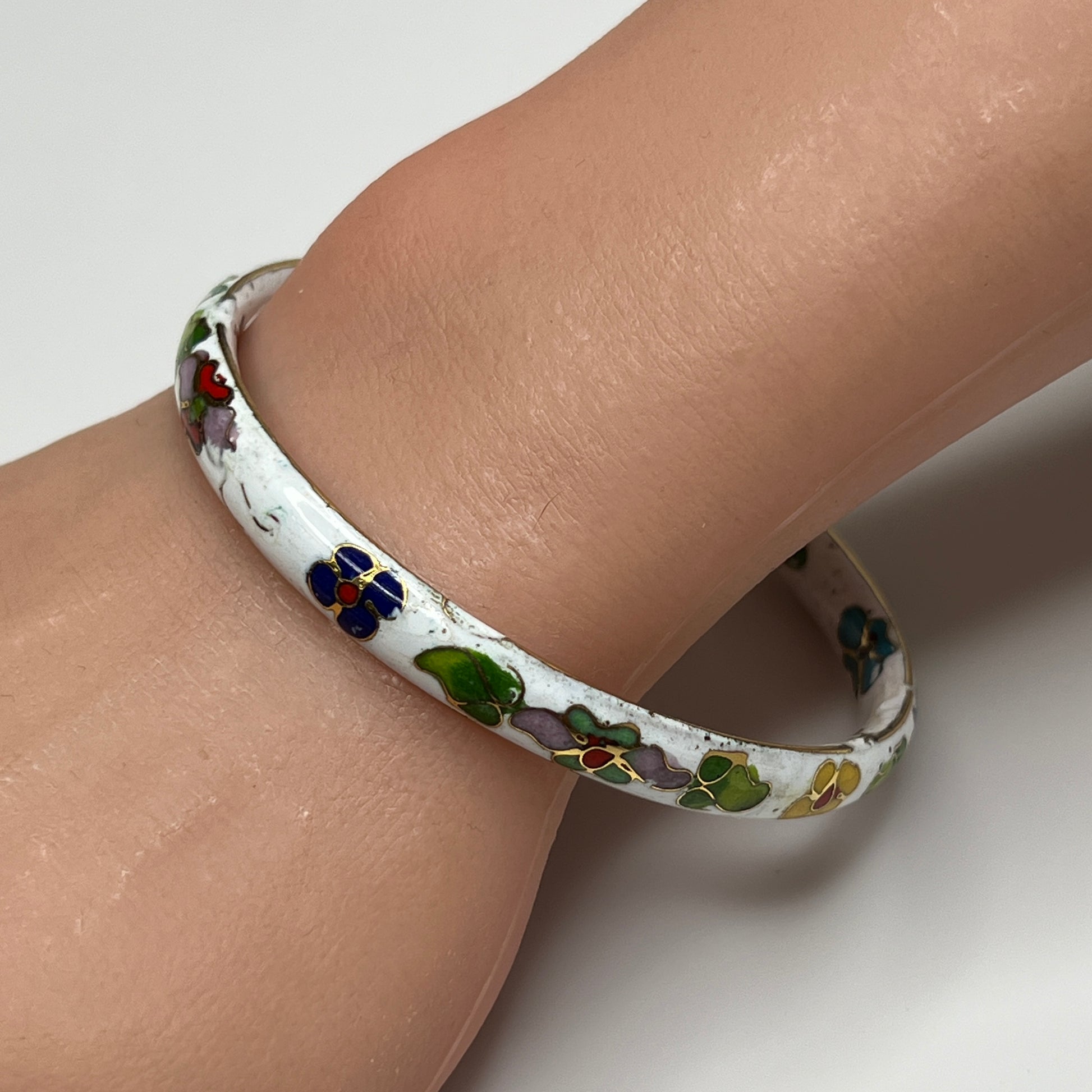 Vintage white cloisonné bangle bracelet with multicolor floral design