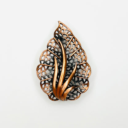 Vintage 1970s copper openwork leaf brooch with raised curved vein details