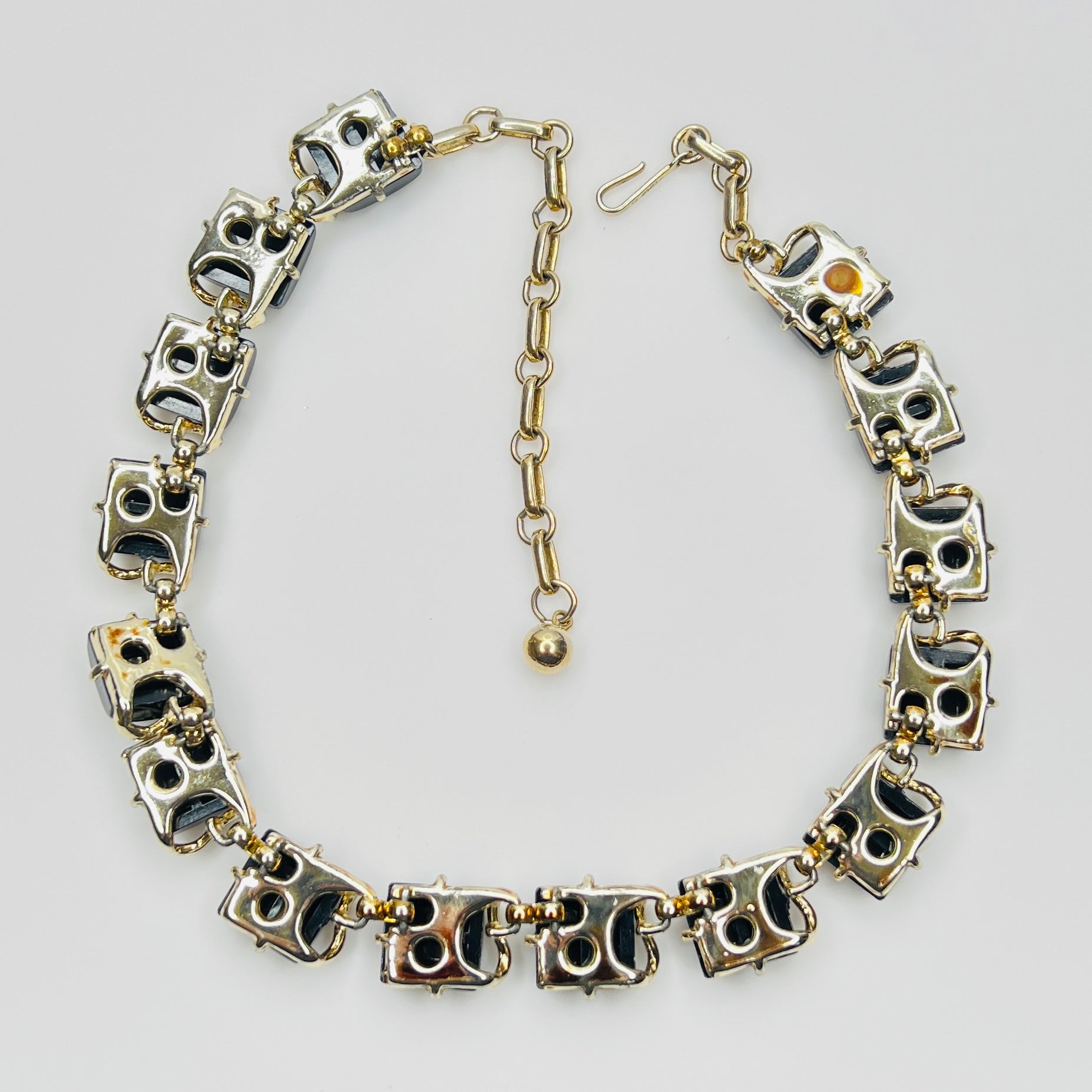 Back view glossy black thermoset lucite links