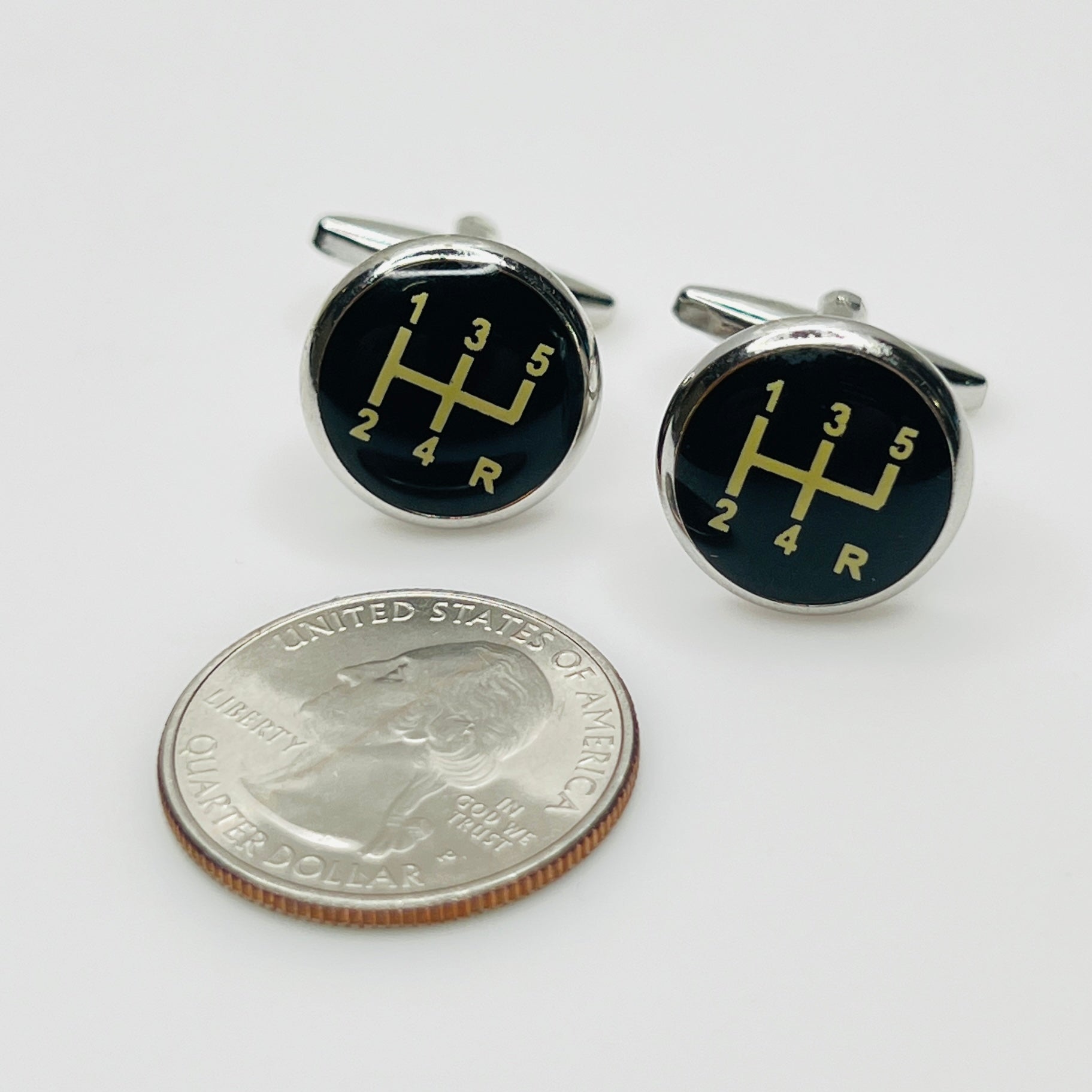 Size comparison vintage cufflinks with US quarter coin