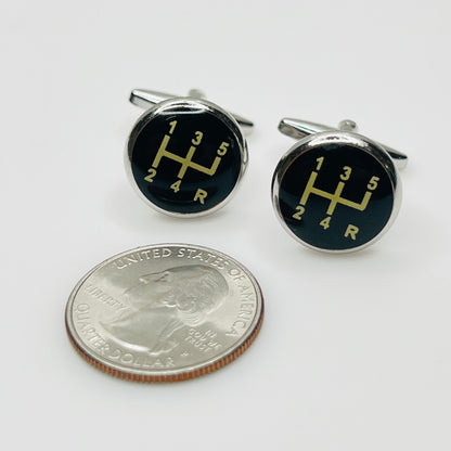 Size comparison vintage cufflinks with US quarter coin