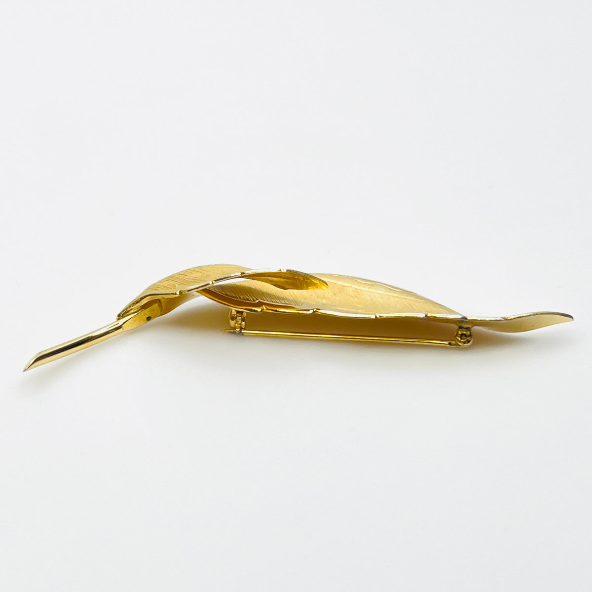 Side view of dimensional vintage Giovanni gold tone leaf brooch and pin