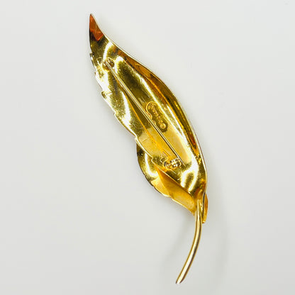 Reverse of vintage Giovanni gold tone leaf brooch with signature and pin
