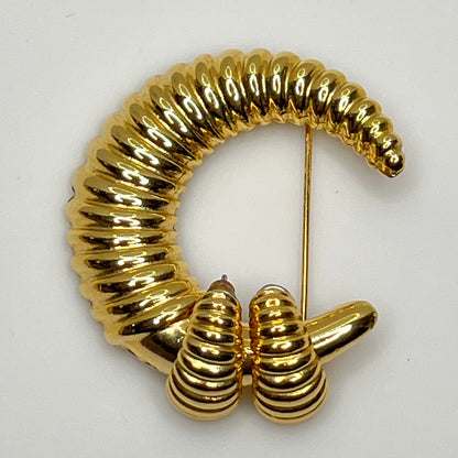 Vintage gold-tone crescent moon brooch with ribbed texture