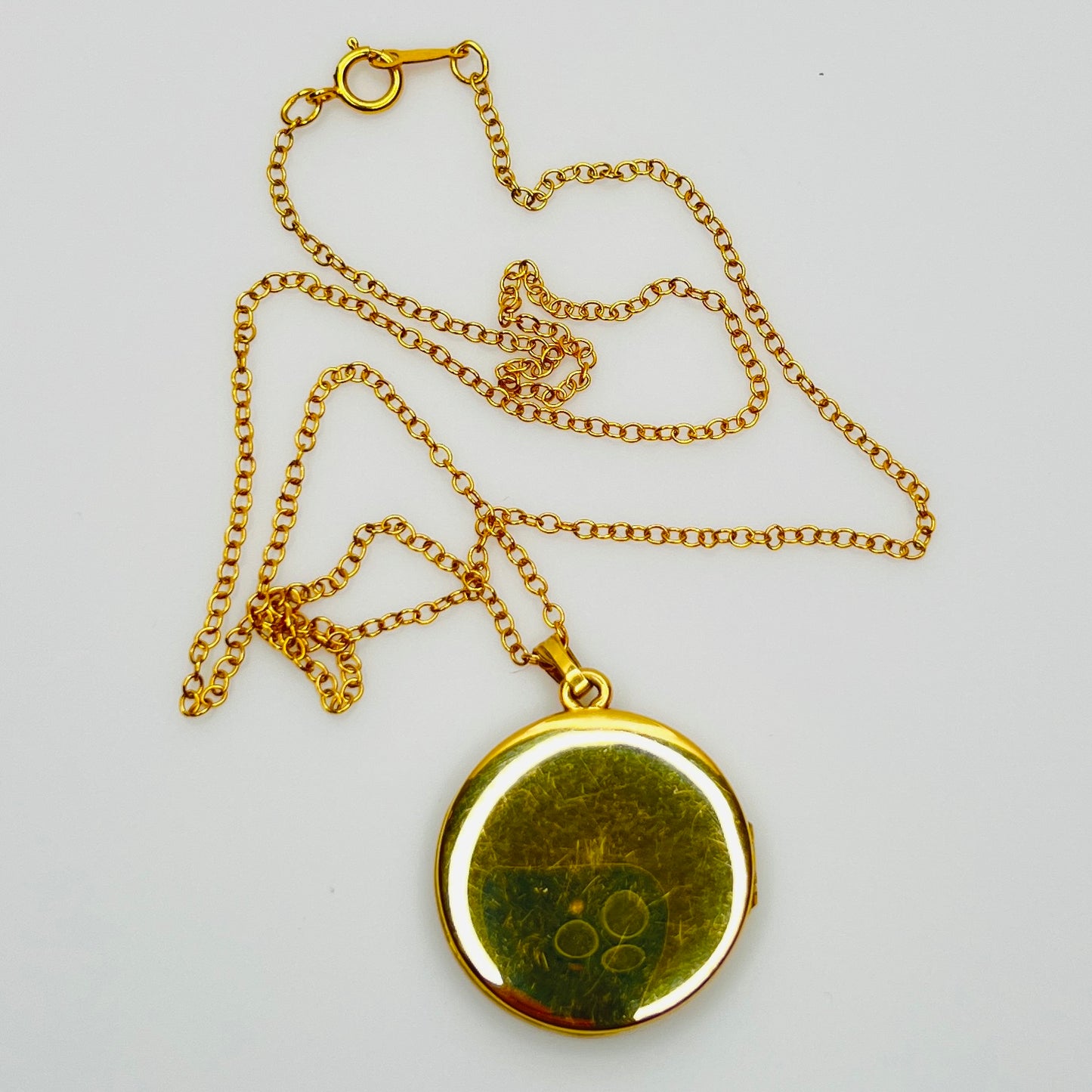 Vintage gold filled floral etched locket necklace round pendant