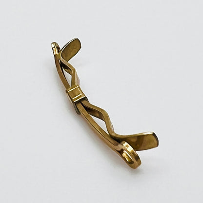 Slim curved Krementz collar bar side profile detail