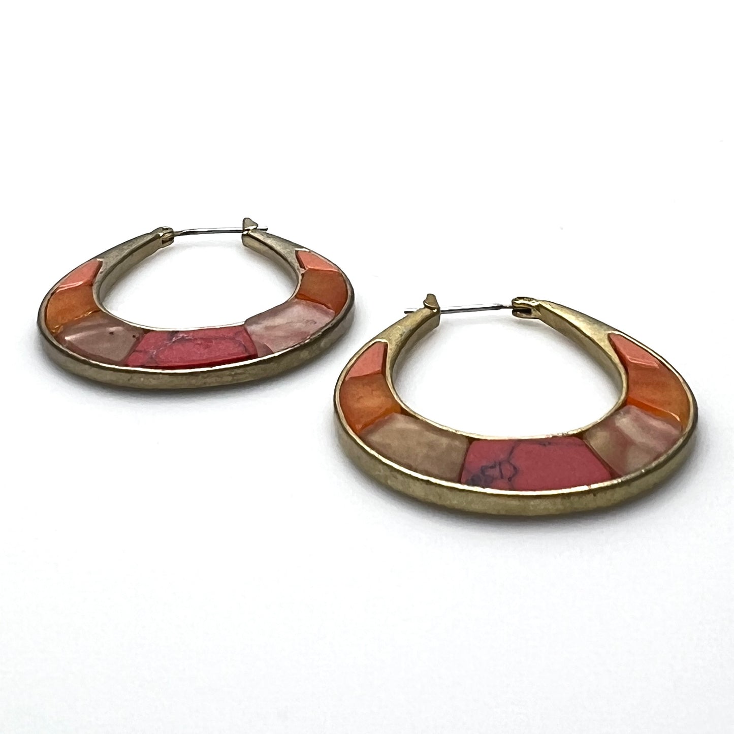 Side view of vintage Liz Claiborne enamel inlay hoop earrings