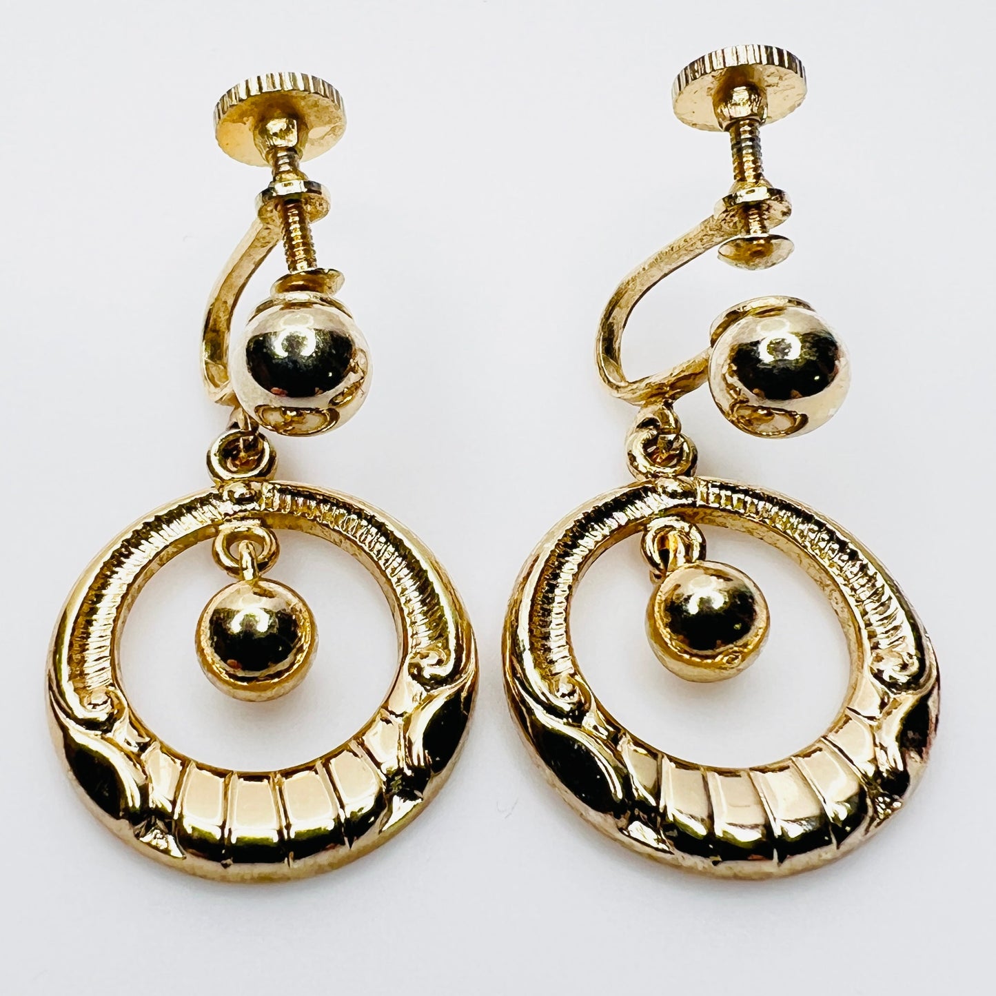 Vintage Marino gold tone screw back dangle earrings