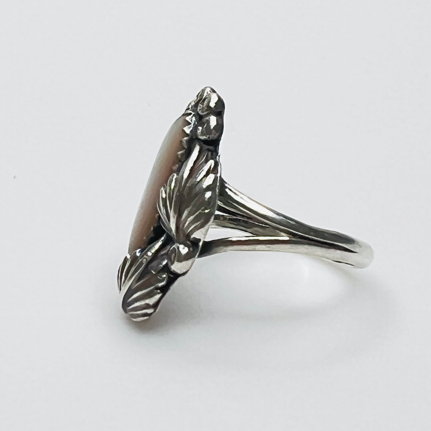 Side profile of Navajo artisan mother of pearl ring