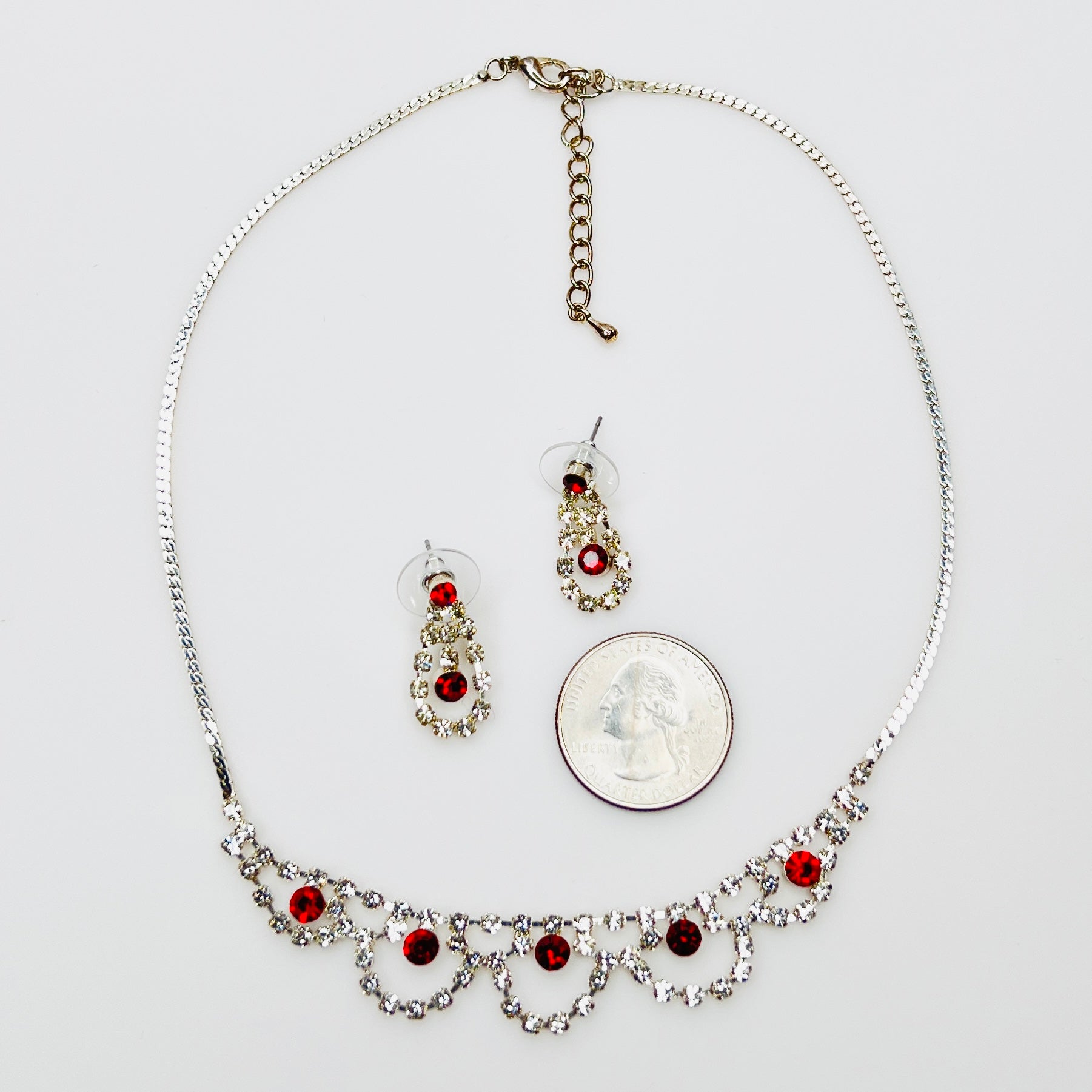 Scalloped rhinestone necklace set with red accents