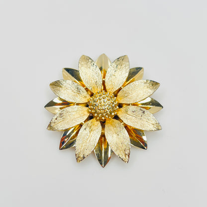 Vintage Sarah Coventry gold tone daisy brooch