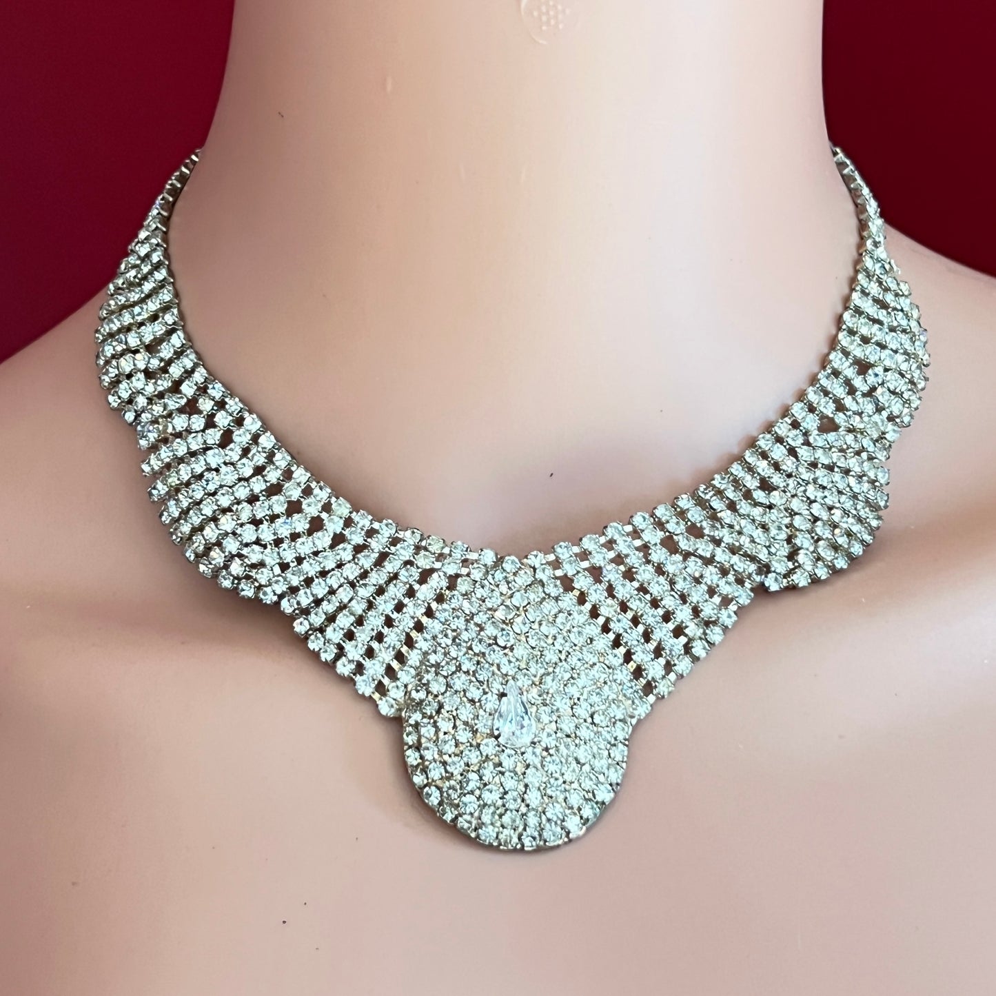 Vintage scalloped rhinestone necklace with domed centerpiece