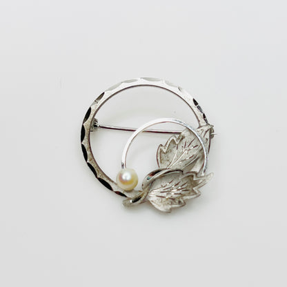 Vintage sterling silver pearl brooch with leaf motif and circular design