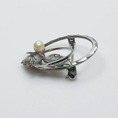 Side view of sterling silver pearl brooch with sculpted leaves