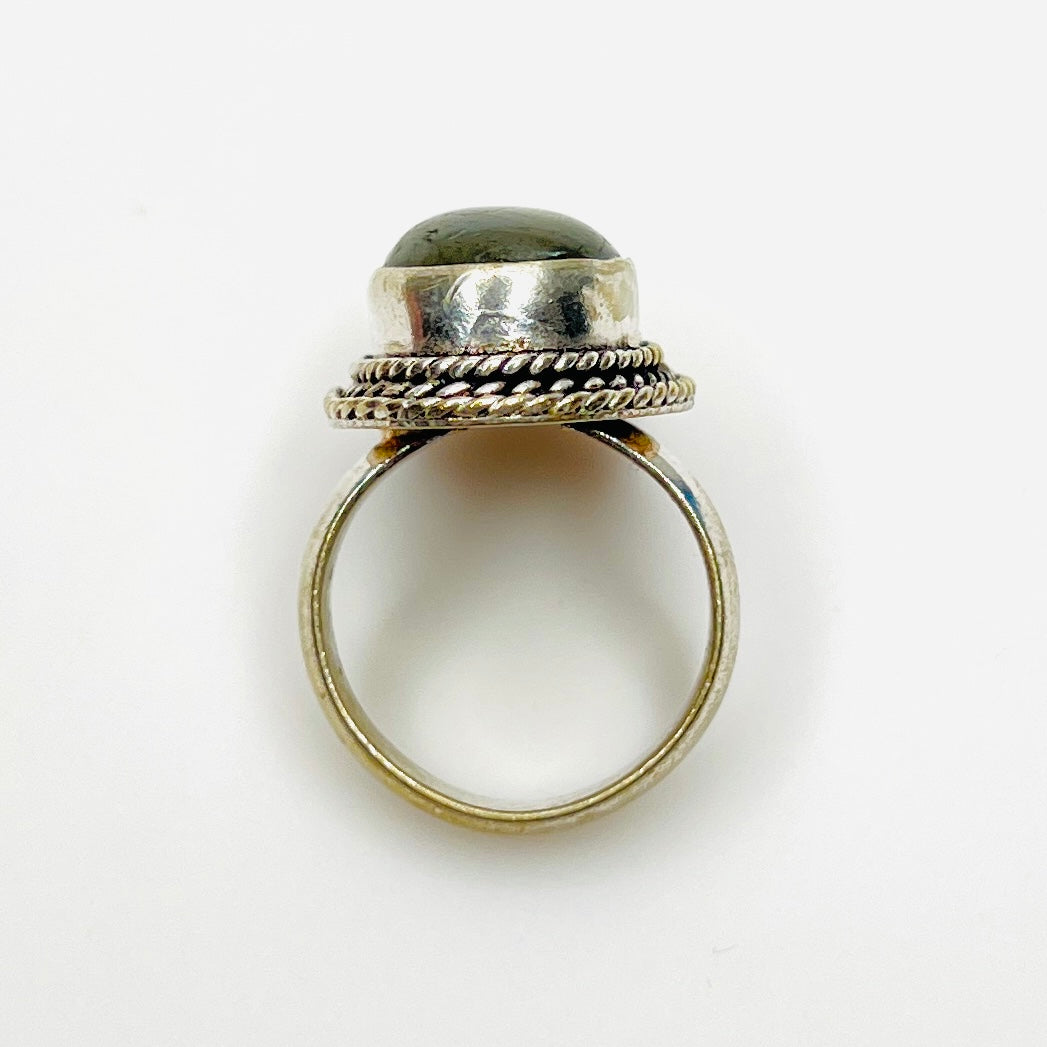 Side profile of vintage sterling silver artisan labradorite ring