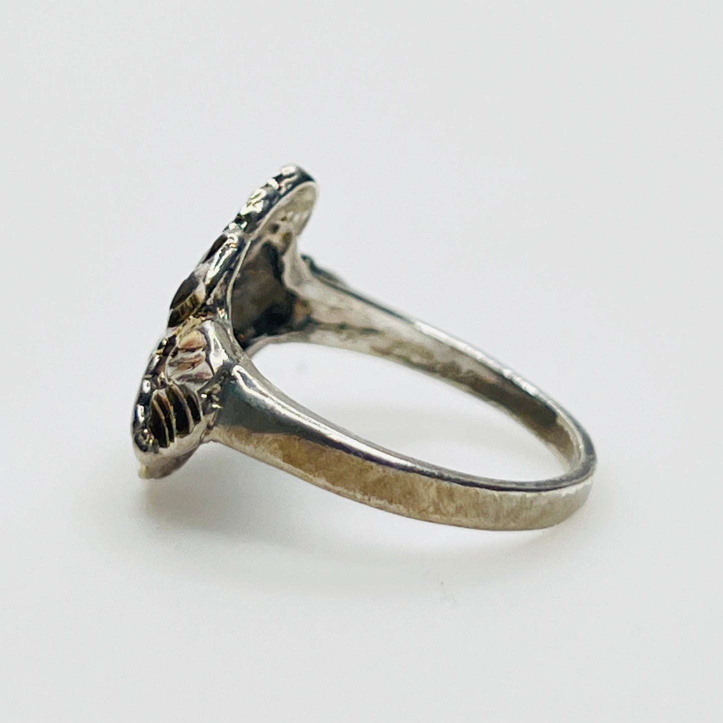 Side profile of vintage .925 sterling silver statement ring