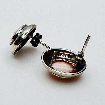 Close-up iridescent mother of pearl cabochon silver setting