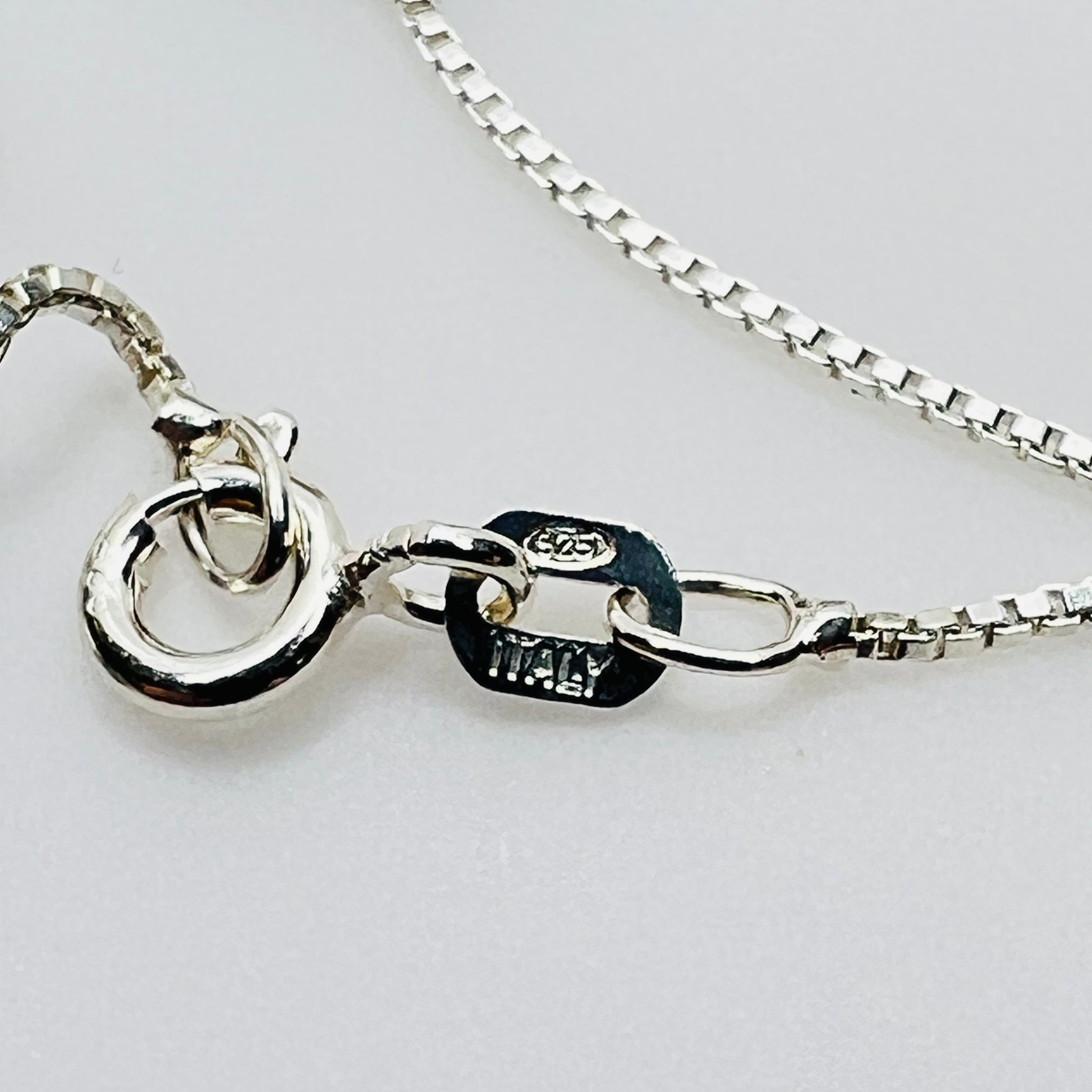 Sterling silver clasp stamped 925 Italy on box chain