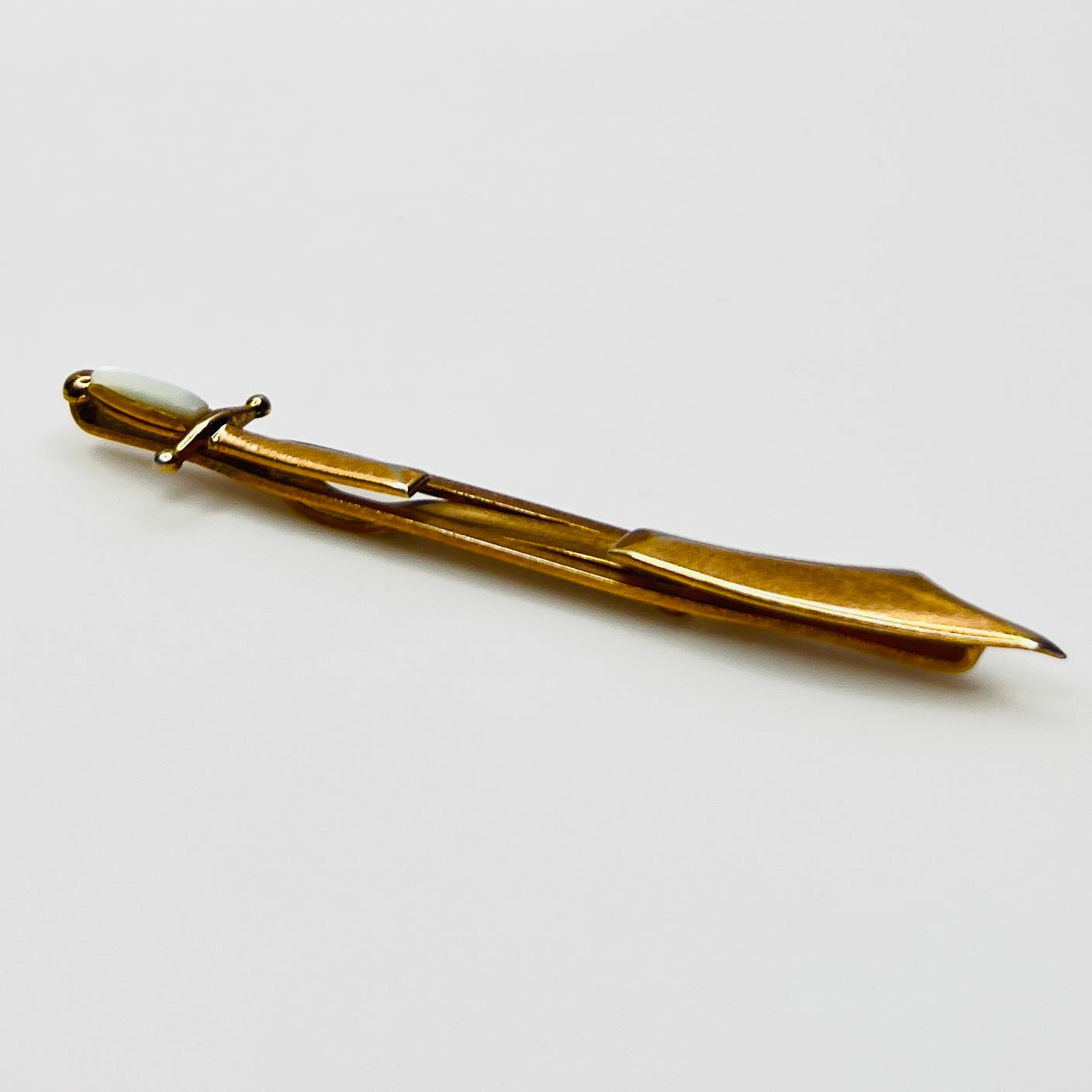 Mid Century Swank tie bar with pearl cabochon detail