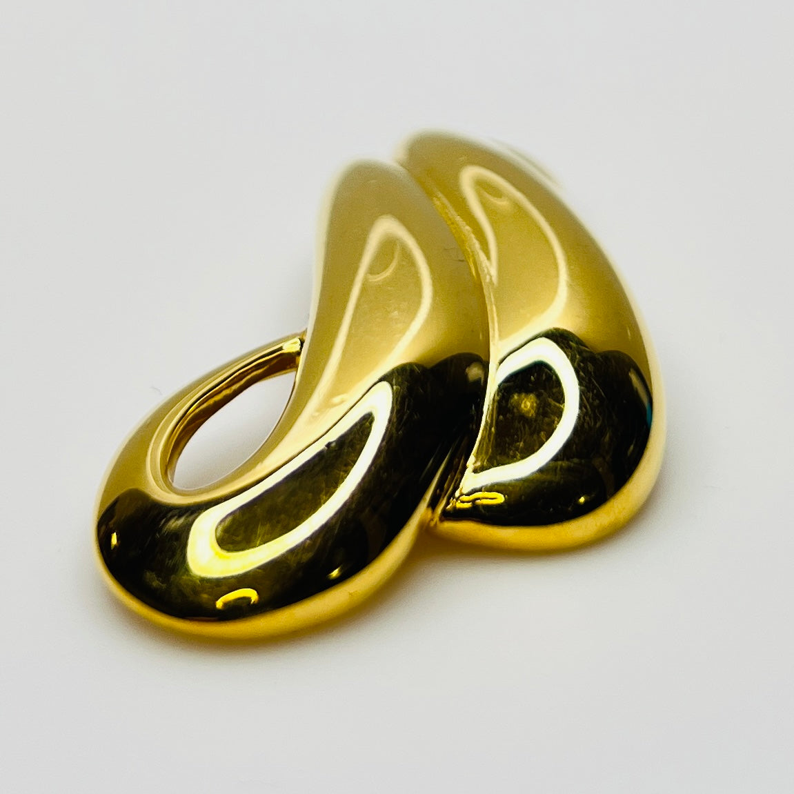 Side profile of polished gold tone abstract Trifari brooch