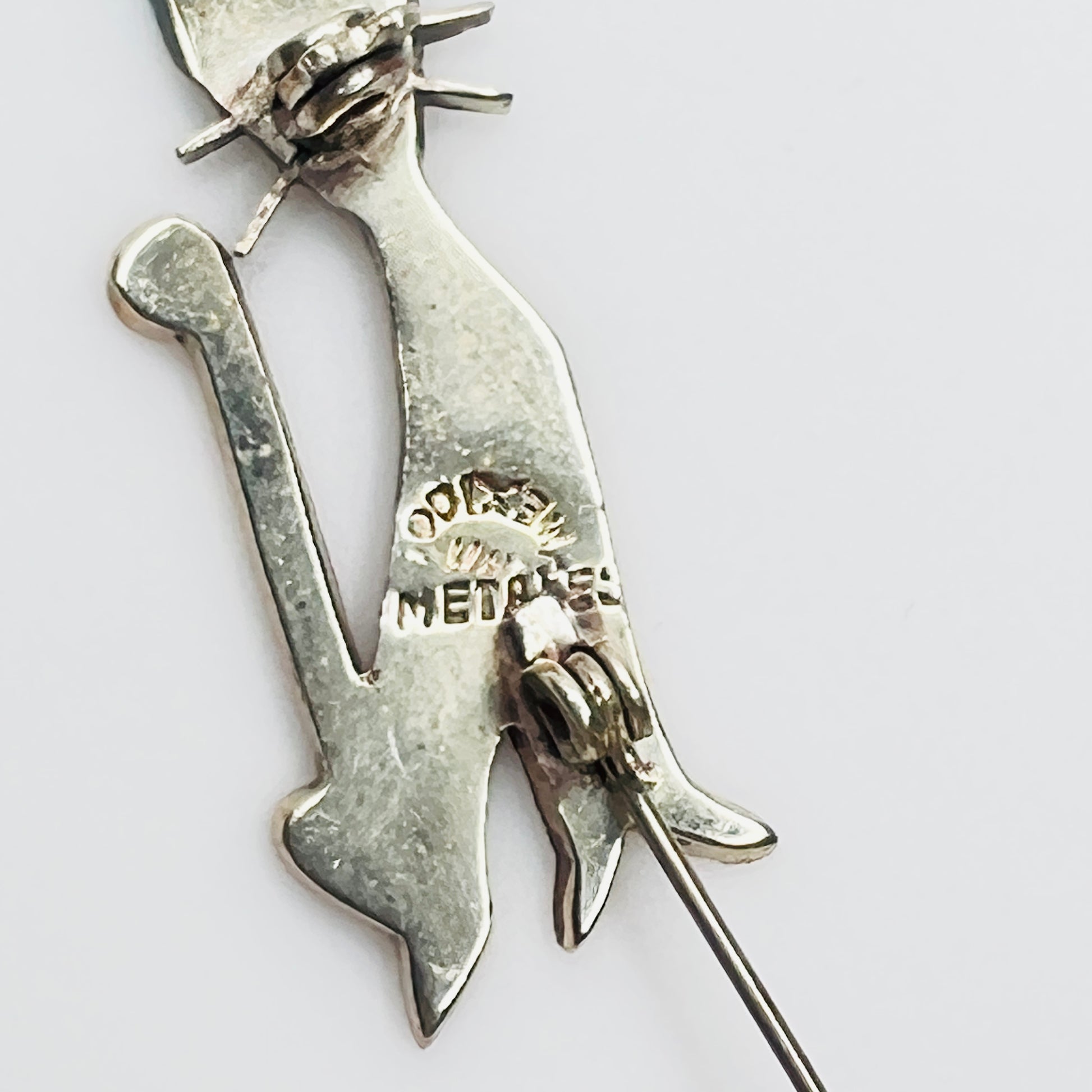Close-up of Mexico Metales hallmark on vintage cat brooch