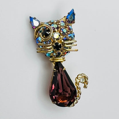 1950s Warner cat brooch with aurora borealis and teardrop rhinestones – front view